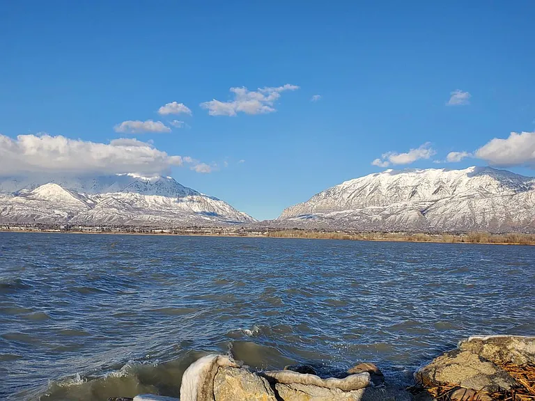Experience breathtaking panoramic views of the majestic snow-capped mountains over the beautiful lake.(Utah Lake State Park) This stunning natural scenery is just a short drive from your new home.