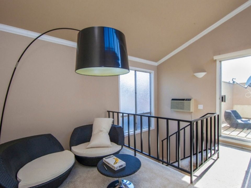 1st image of 5325 Newcastle Ave Unit 301