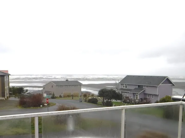 15 Diamond Drive, Pacific Beach, WA 98571