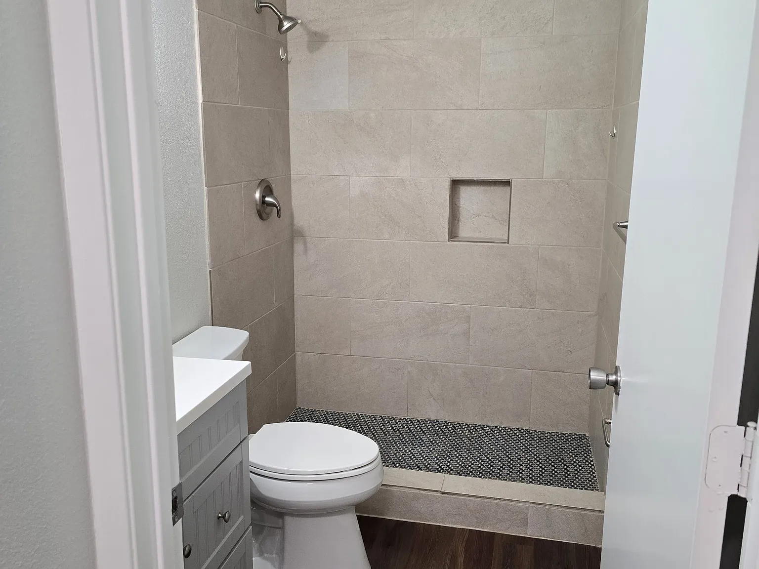 2 bed, 800 sqft, $1,200 — Photo 2