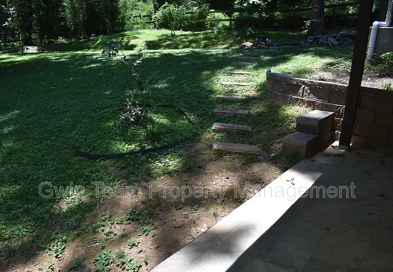 4932 Rock Haven Dr — Photo 22