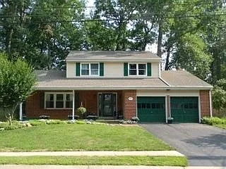907 Pickett Ln photo 1