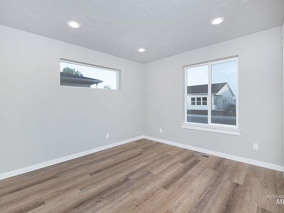 5th image of 1213 Phillips Cir