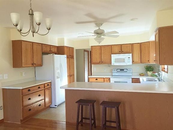 5th image of 604 Heartwood Ln