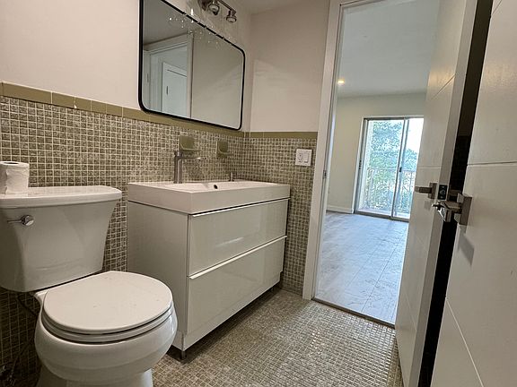 4th image of 309 S Royal Poinciana Blvd APT 403