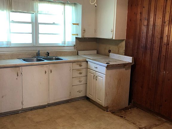 3rd image of 155 N Moore St