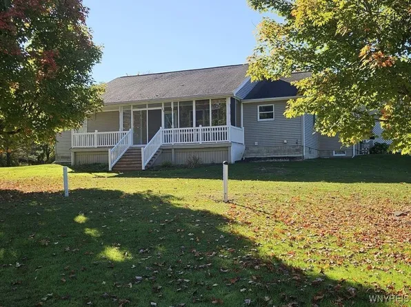 714 Broadway Rd, Darien Center, NY 14040