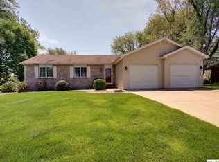 4926 Sunview Dr, Quincy, IL 62305