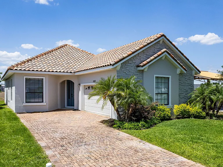 Crescent by Stella Homes — Photo 30