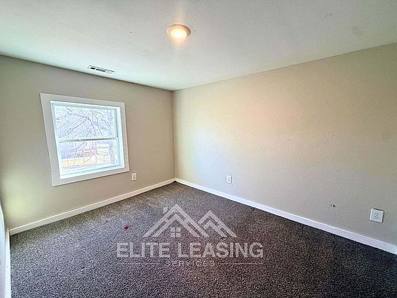 5th image of 1027 SW Woodward Ave