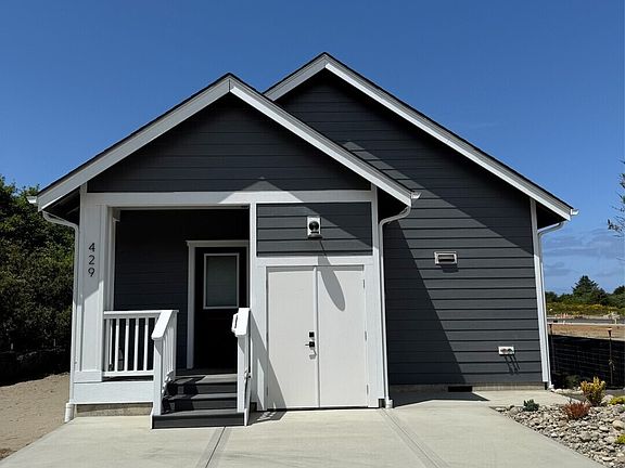 5th image of 429 Elderberry Lane SW
