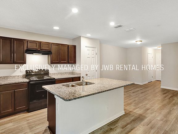 5th image of 1319 Orton St