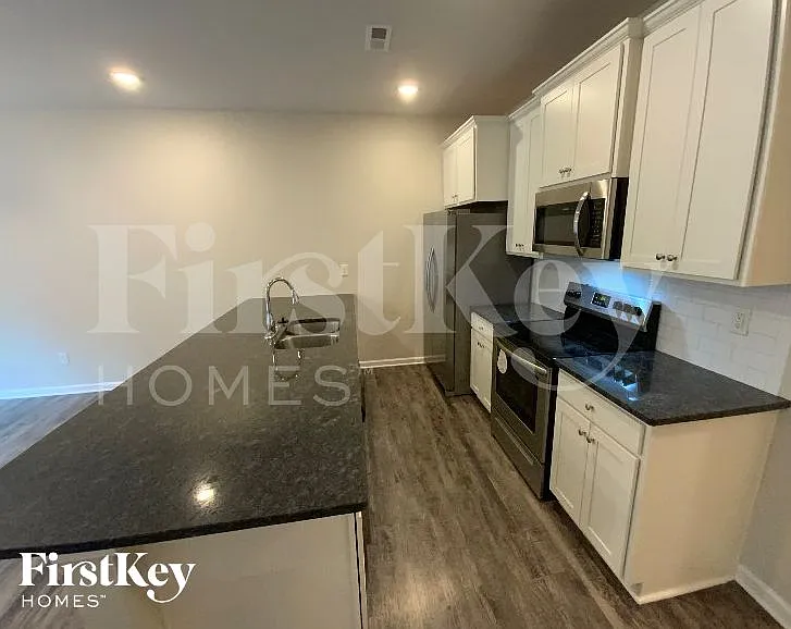 3 bed, 2.5 bath, 1511 sqft, $2,330 — Photo 4