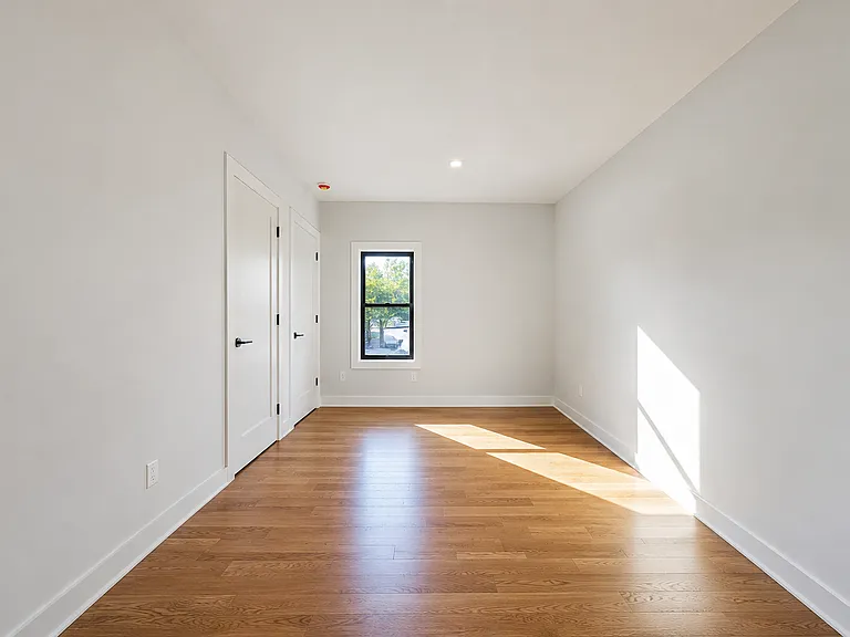 558 Fairview Ave #1B — Photo 6