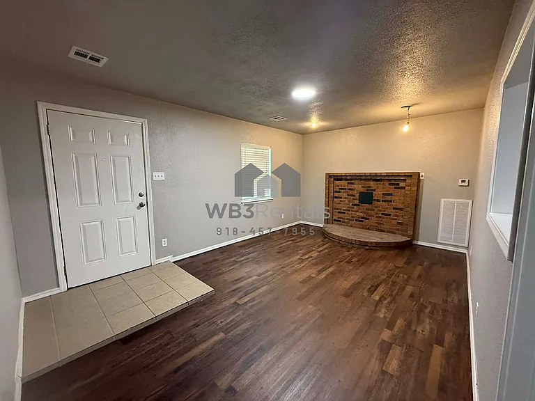 1116 Maple St — Photo 2