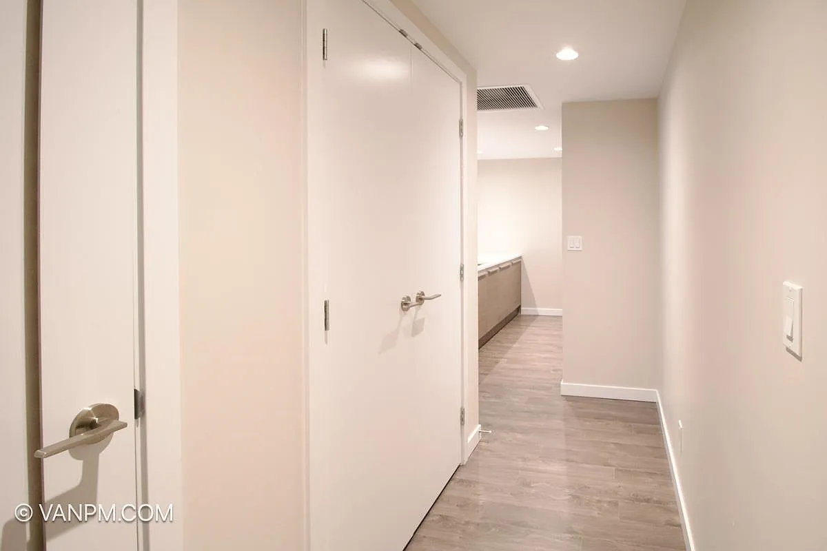 2 bed, 926 sqft, $3,000 — Photo 2