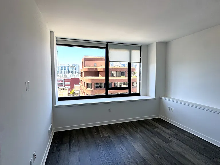 260 King St #809 — Photo 16