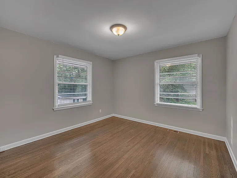 4917 Salem Dr — Photo 16