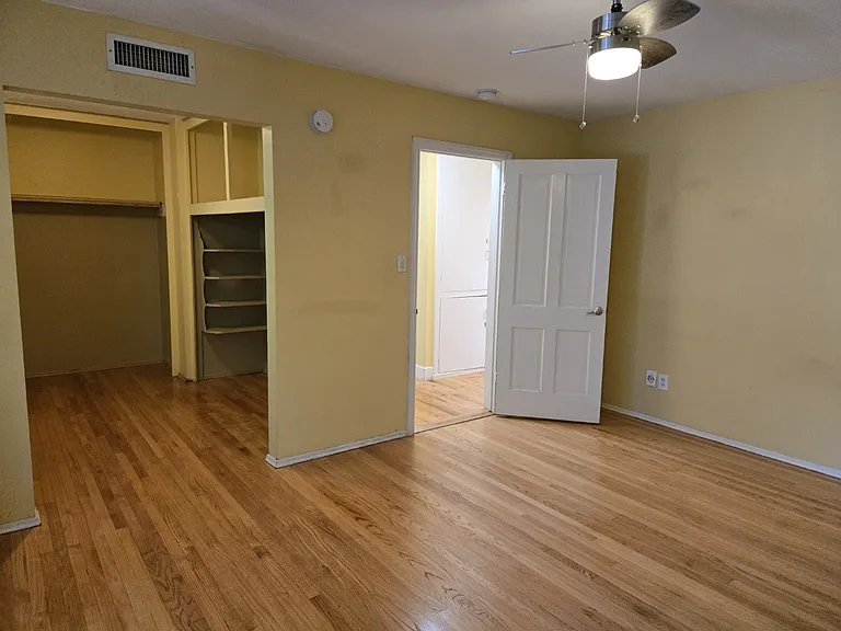 4971 Cresita Dr — Photo 17