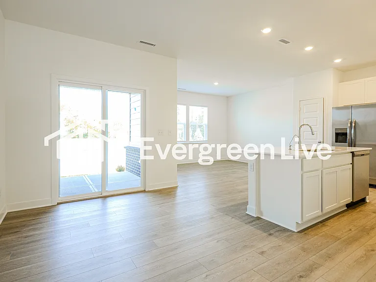 318 Simpson Rd — Photo 7