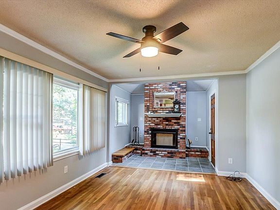 3rd image of 1227 Colonial Rd