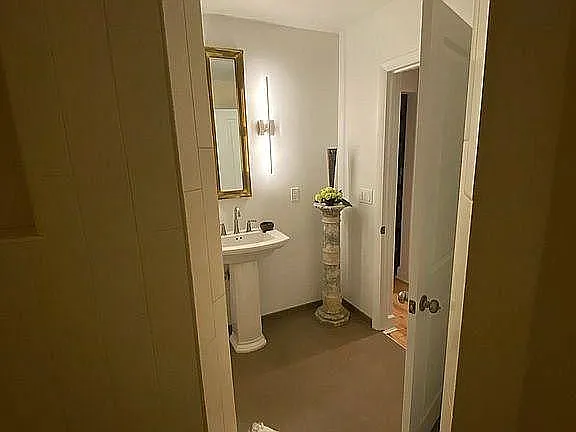 16249 Elizabeth St — Photo 13