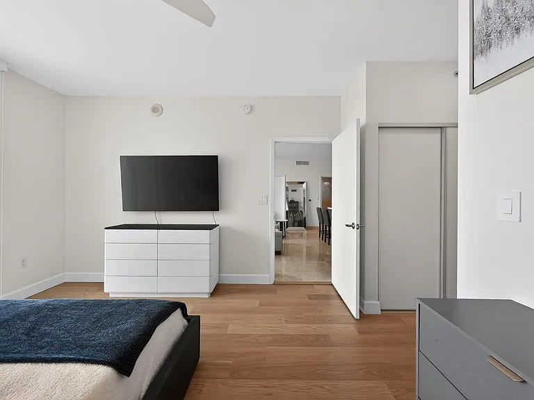 90 SW 3rd St #2709 — Photo 8