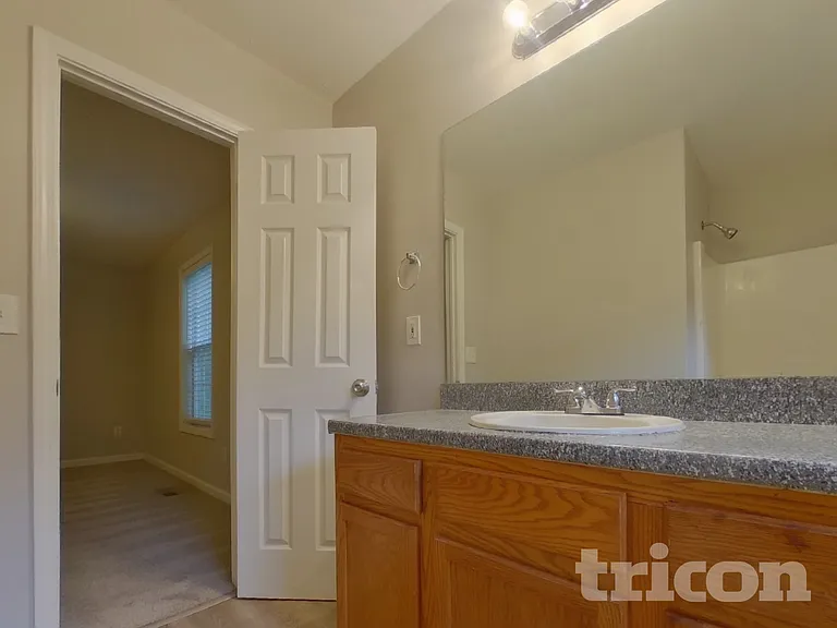104 Ivy Trace Ln — Photo 9