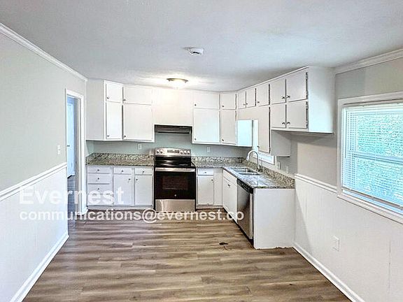 3rd image of 8277 Redwood Dr