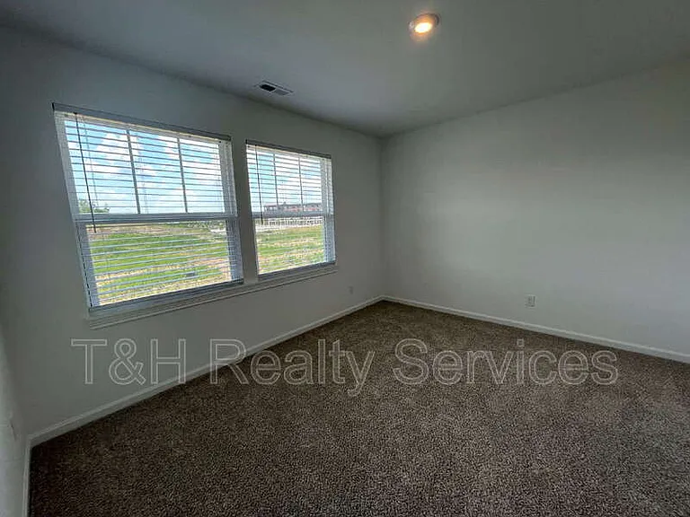 9275 Loyola Way — Photo 23