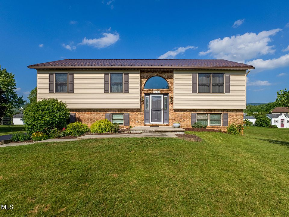 1st image of 222 Mallard Ln