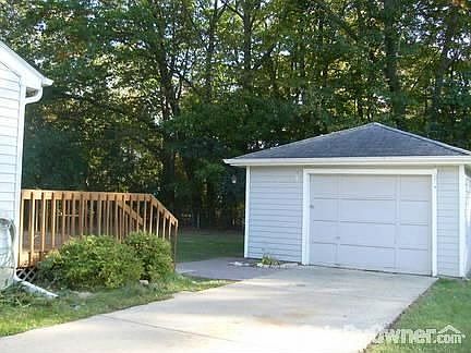 1 1/2 Car Garage