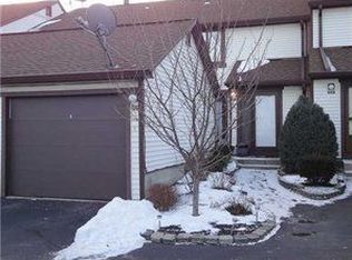 1005 Charlesgate Cir, East Amherst, NY 14051