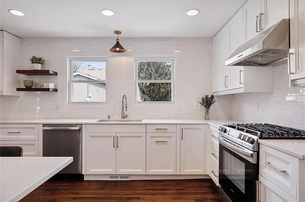 4 bed, 1600 sqft, $3,395 — Photo 1