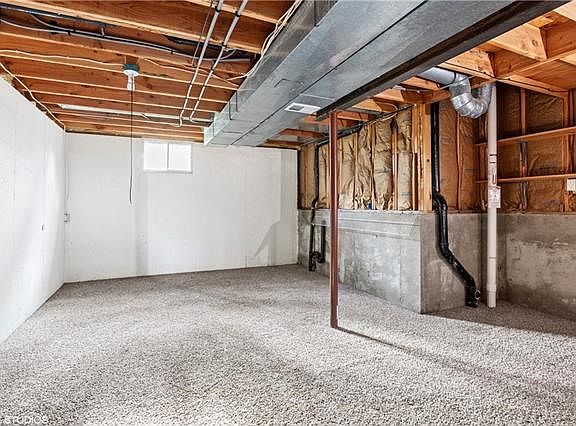 5th image of 15437 Foster St