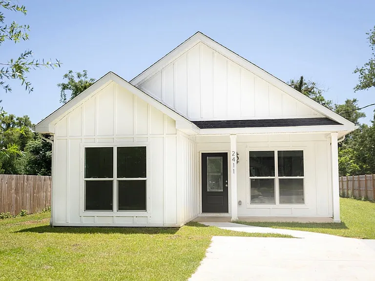 2411 W Avery St — Photo 8