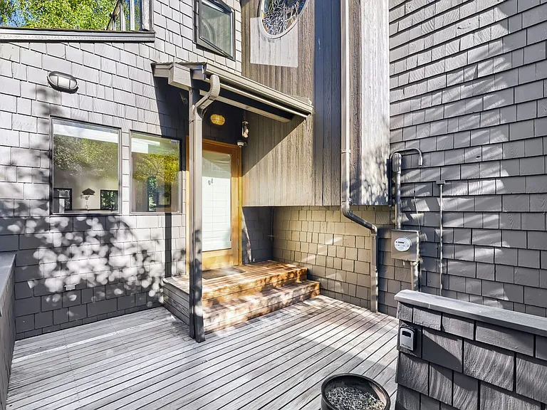2532 E McGraw St — Photo 13