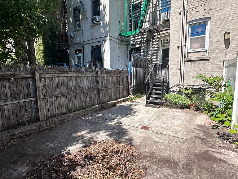 506 11th St #1D — Photo 19