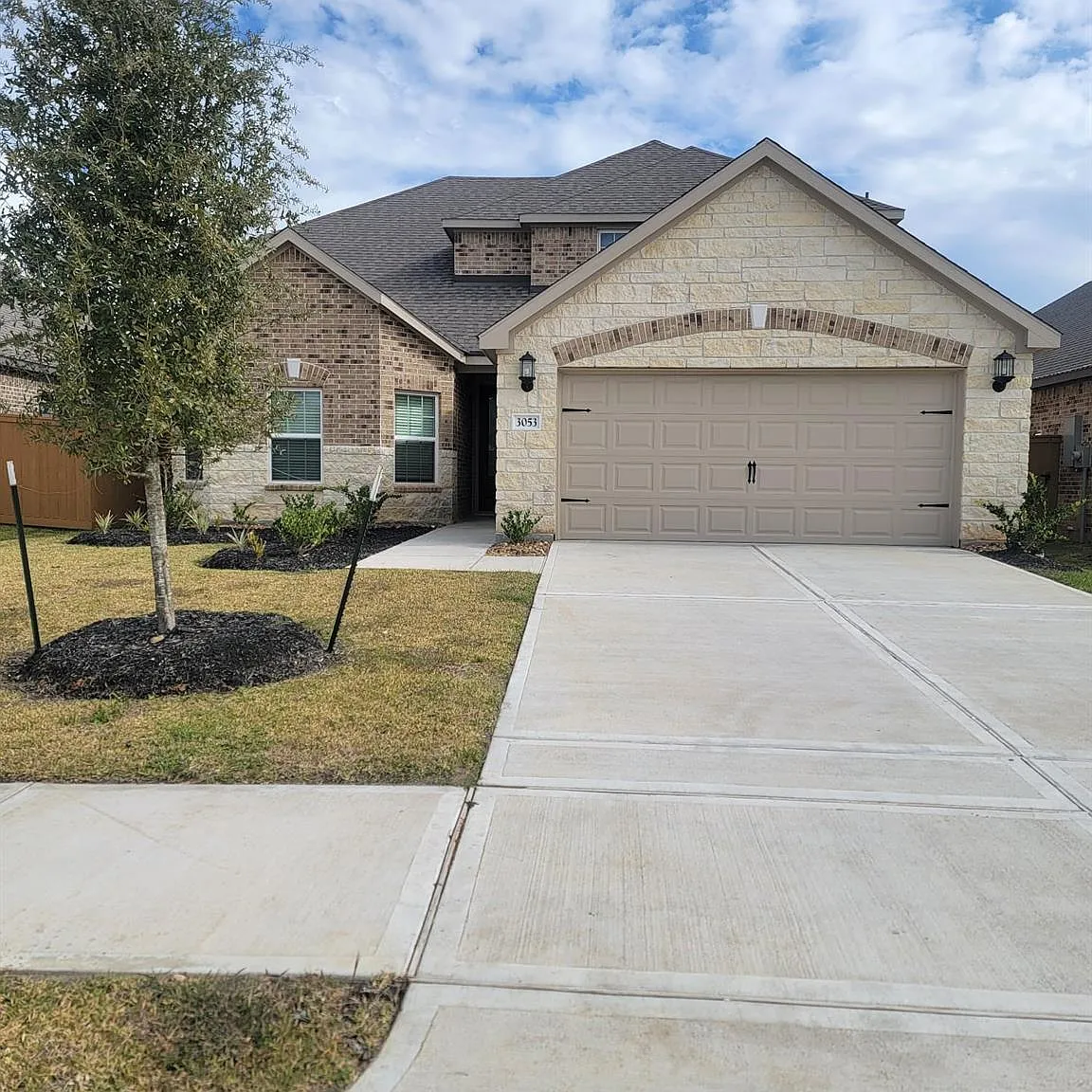 4 bed, 2.5 bath, 2185 sqft, $2,800 — Photo 2