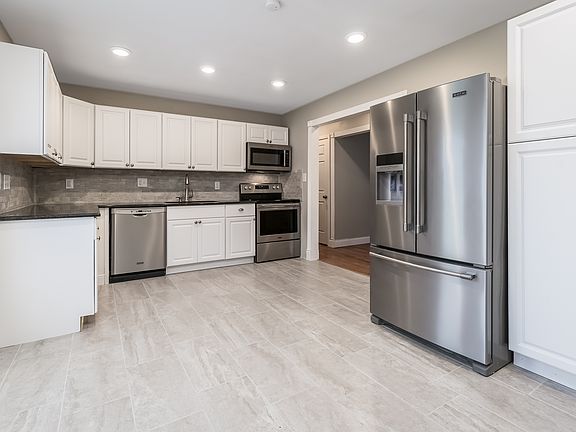 3rd image of 11919 Glenridge Dr