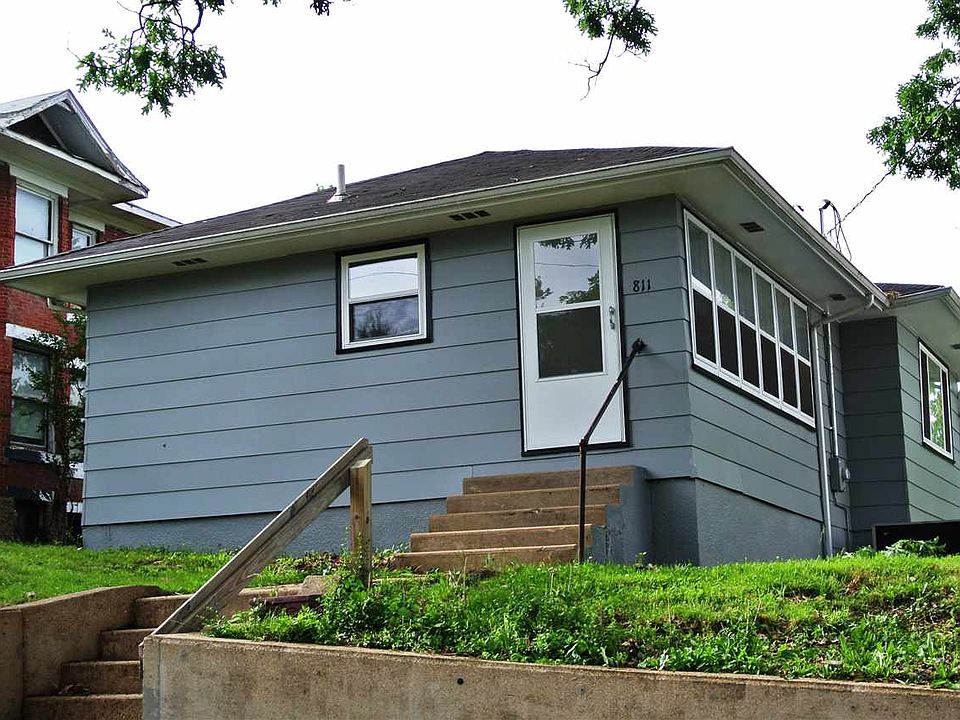 1st image of 811 Lester St