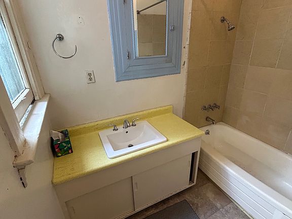 4th image of 850 Stanyan St APT 2