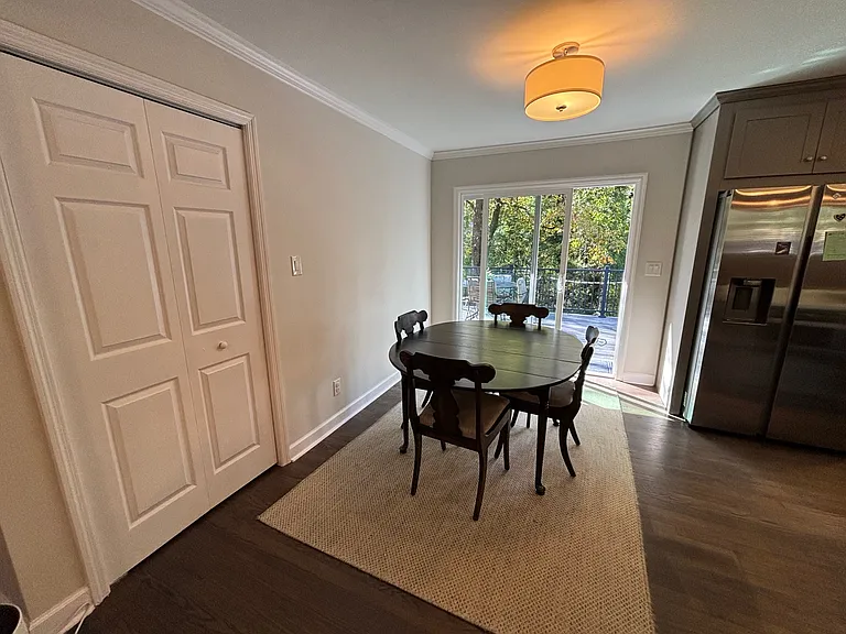 710 Danbury Dr — Photo 3