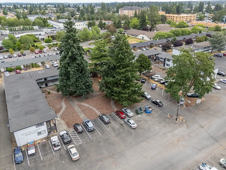 Cascade Village — Photo 19