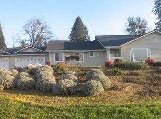 2040 Dawn Dr, Grants Pass, OR 97527