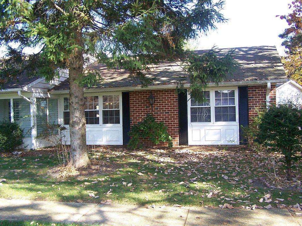 1st image of 986 Aberdeen Drive #B