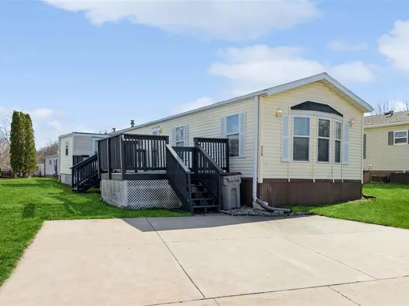 715 Bay Ridge Dr, Iowa City, IA 52246