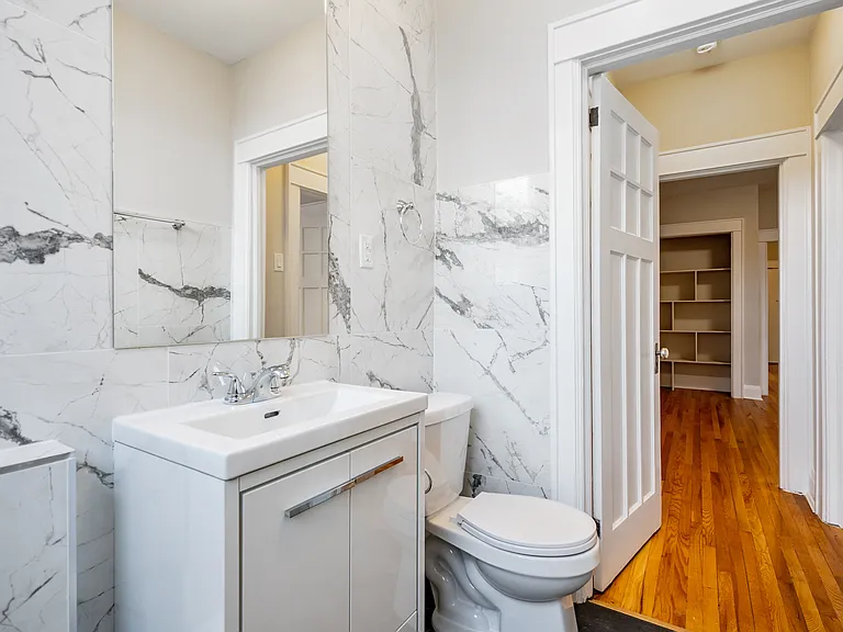 407 Elgin St — Photo 14