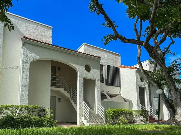 3570 Magellan Cir APT 222-2, Aventura, FL 33180