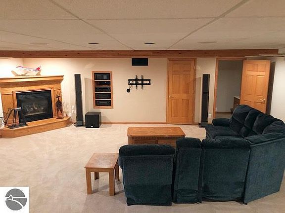 4th image of 1676 Green Lawn Dr
